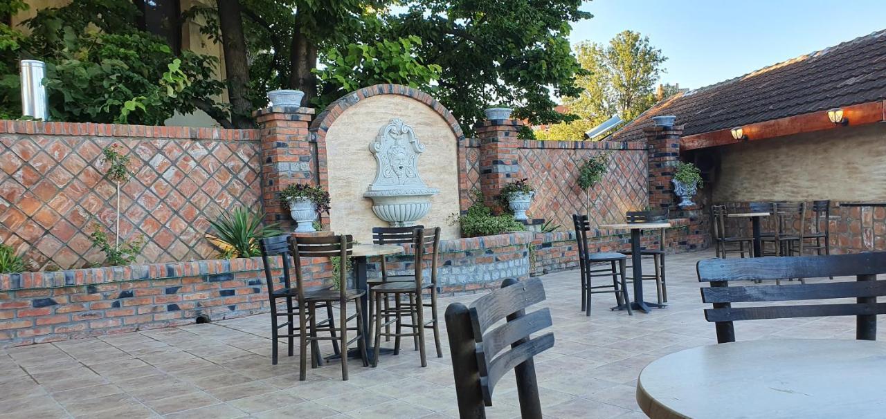 Castello Inn Smederevska Palanka Ngoại thất bức ảnh